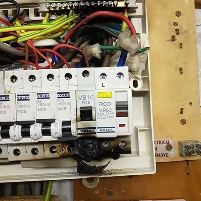 Slide of Glen Ellyn Emergency Electrician