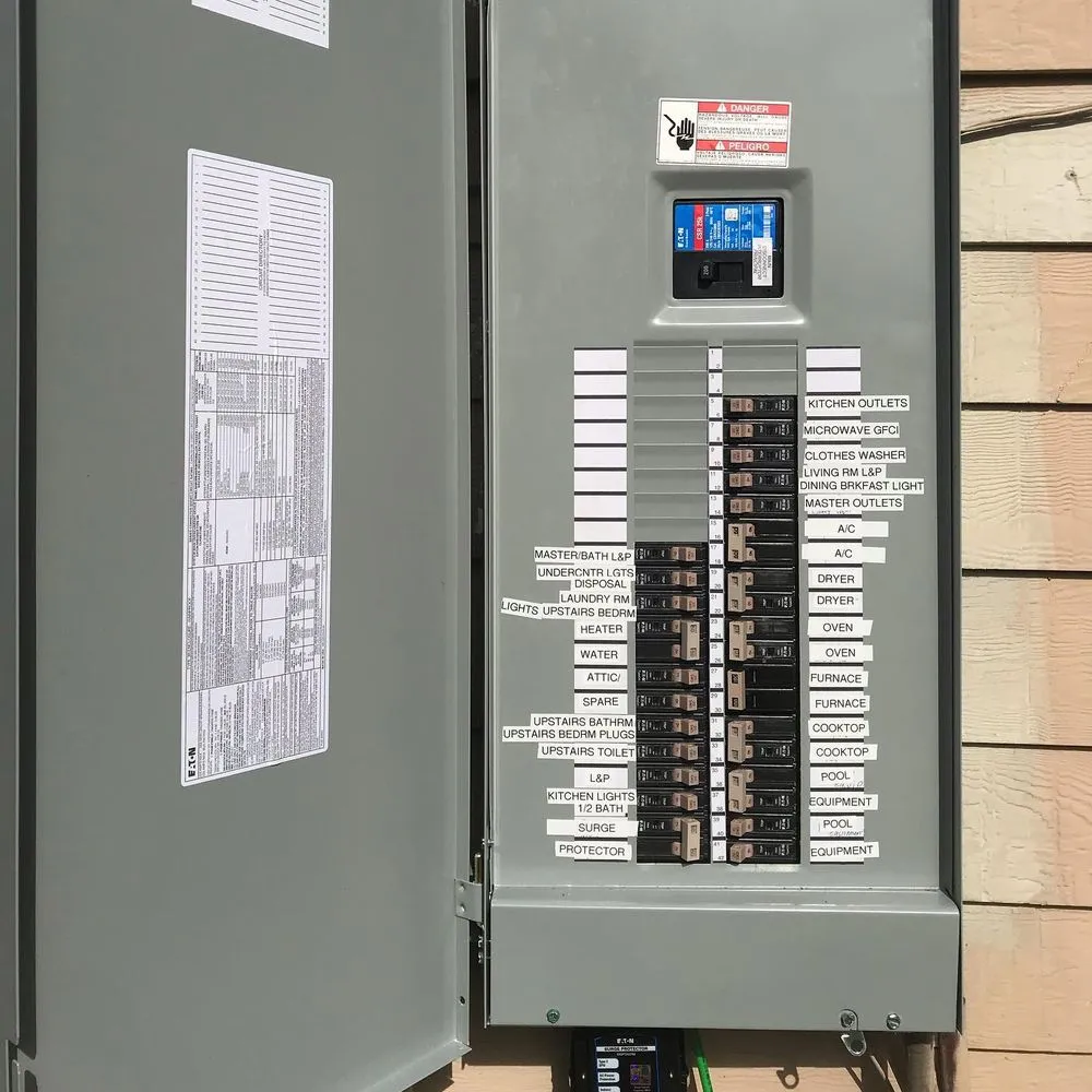 Slide of Glitch Emergency Electrician