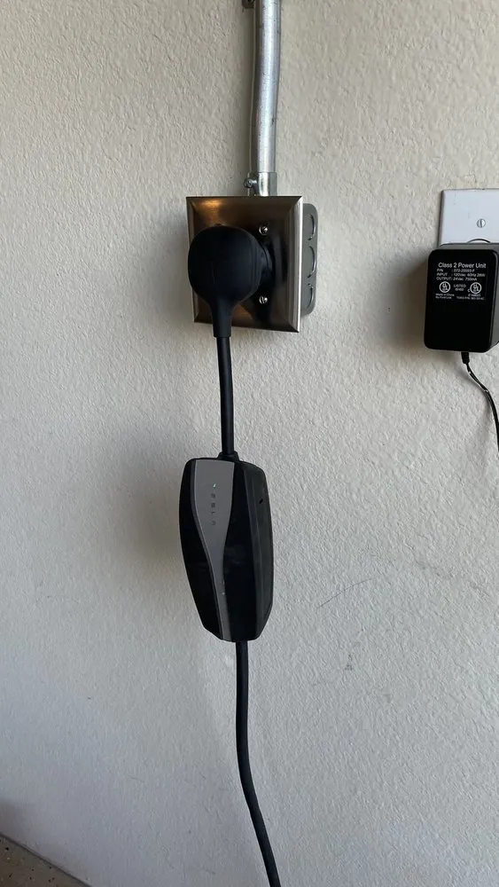 Slide of GLugo Electric