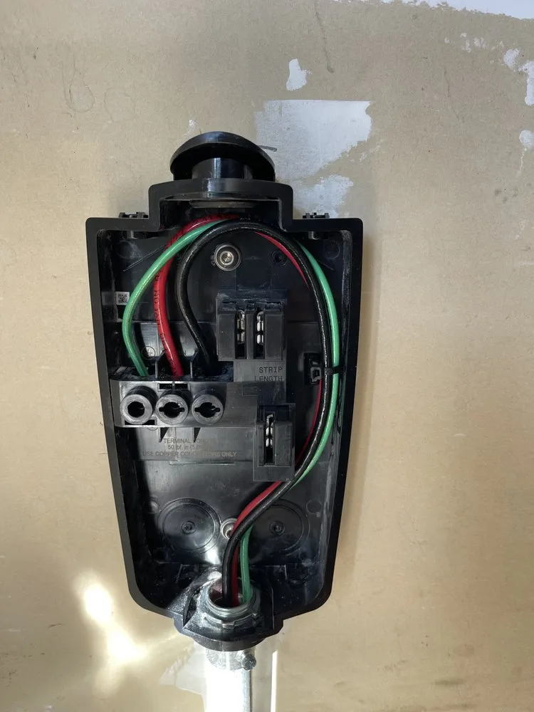 Slide of GLugo Electric