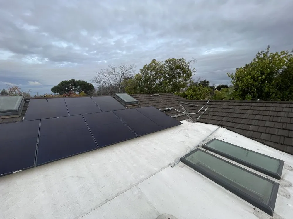 Slide of GLugo Electric