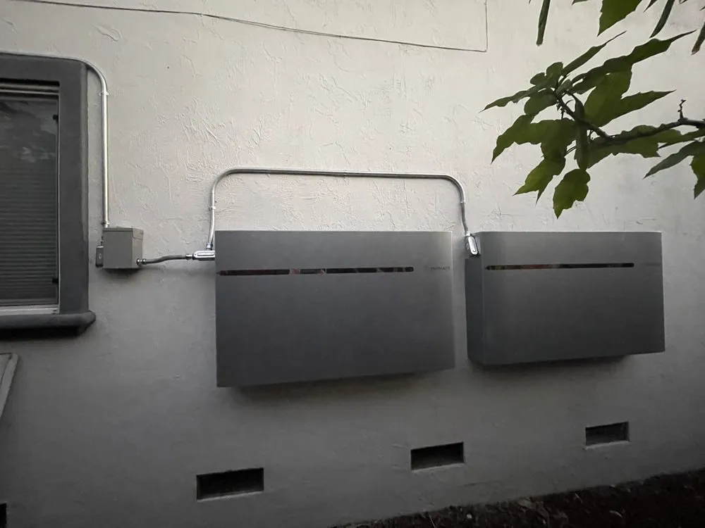 Slide of GLugo Electric