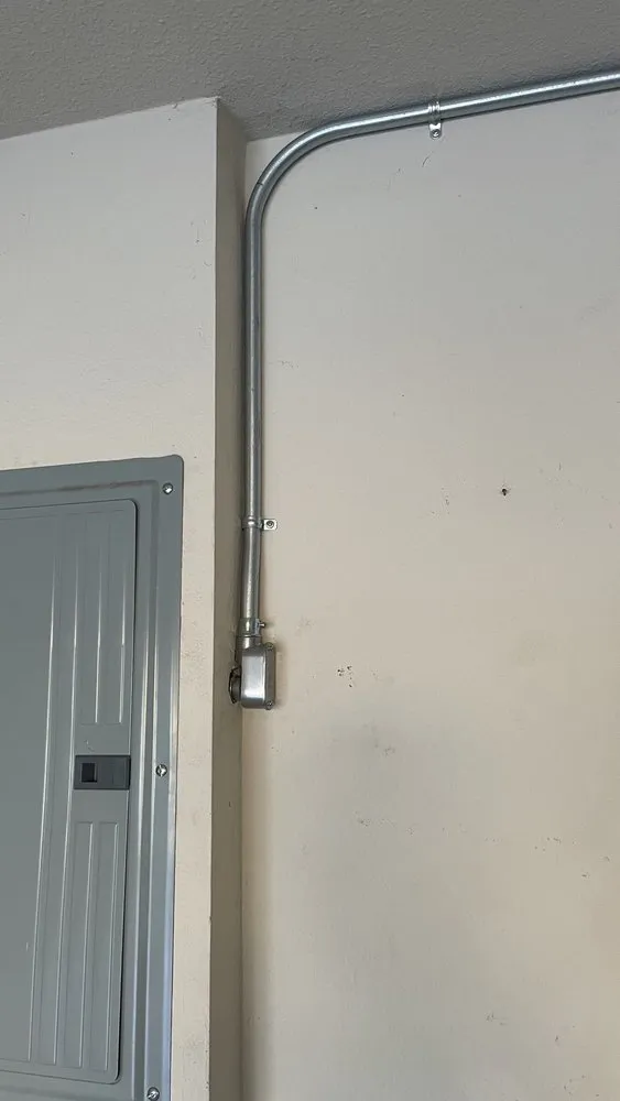 Slide of GLugo Electric