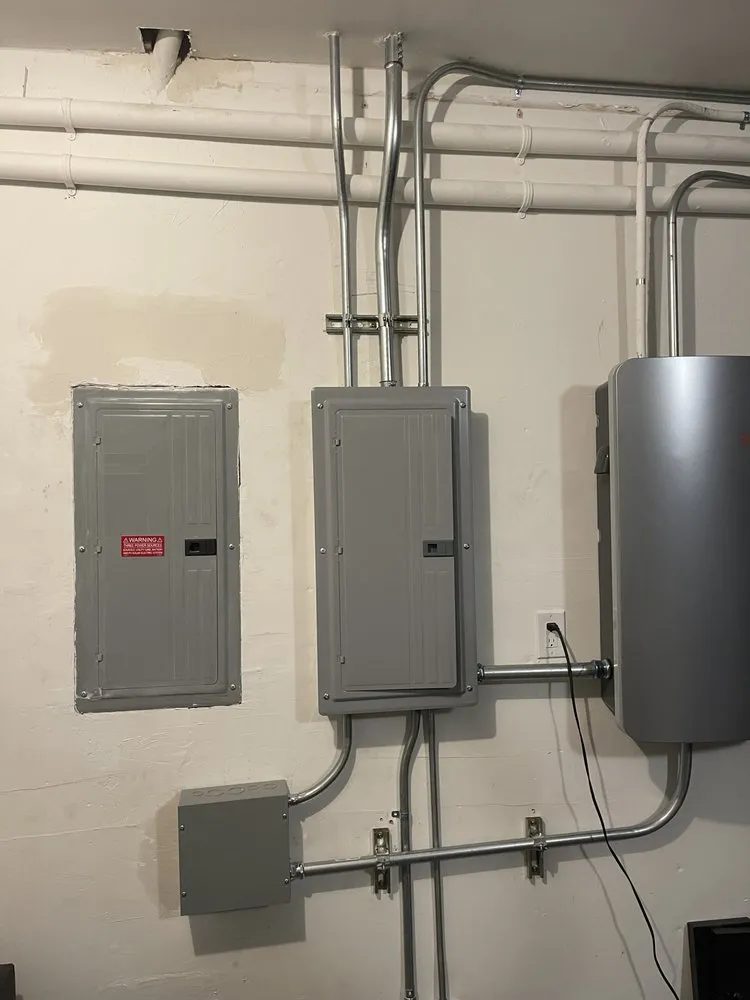 Slide of GLugo Electric