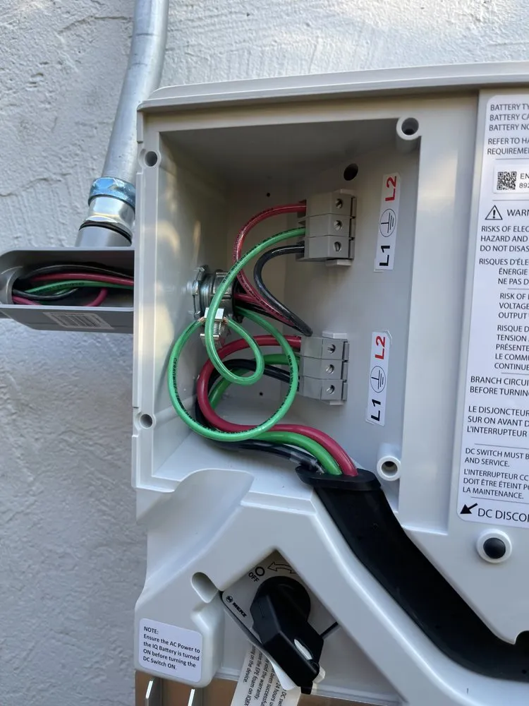 Slide of GLugo Electric