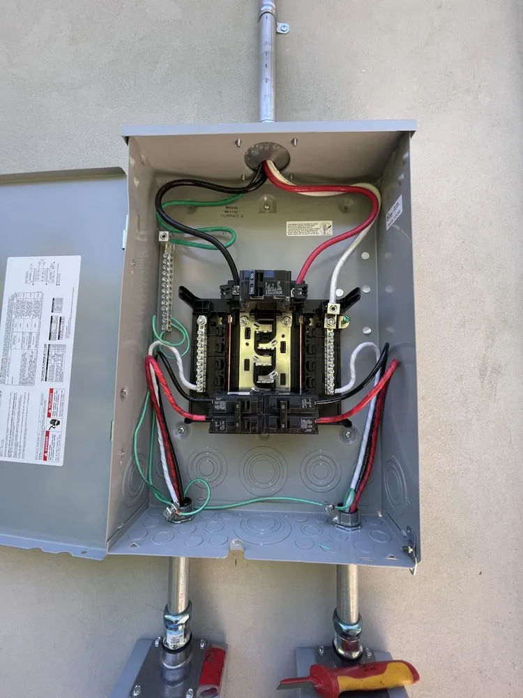 Slide of GLugo Electric