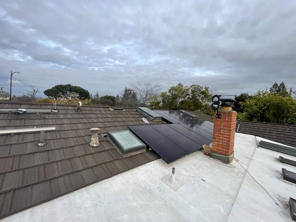 Slide of GLugo Electric