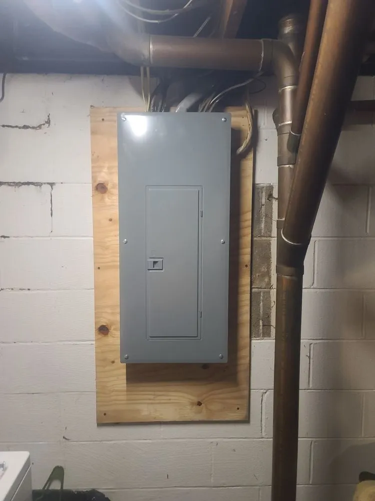 Slide of G&M Electrical Contractors