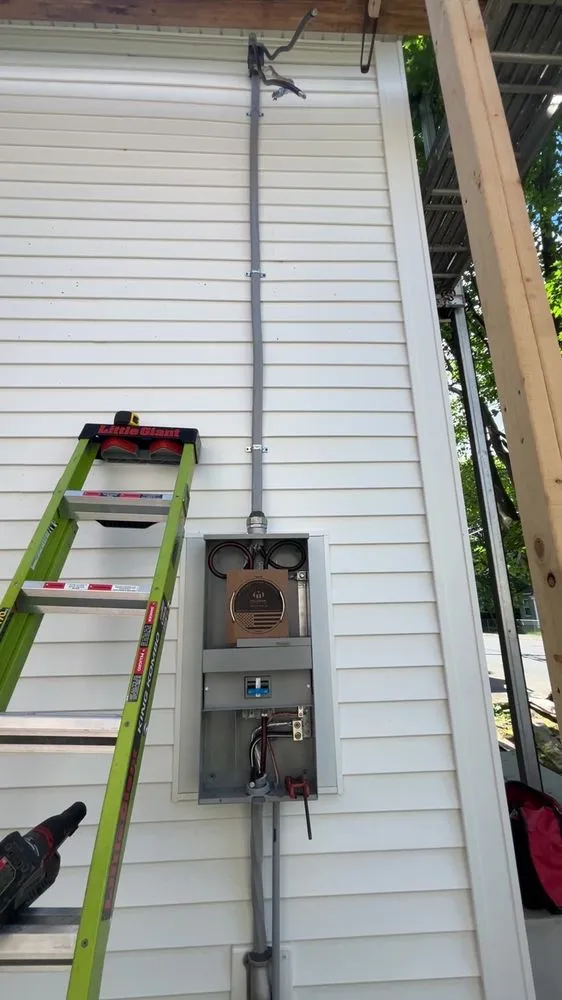 Slide of G&M Electrical Services