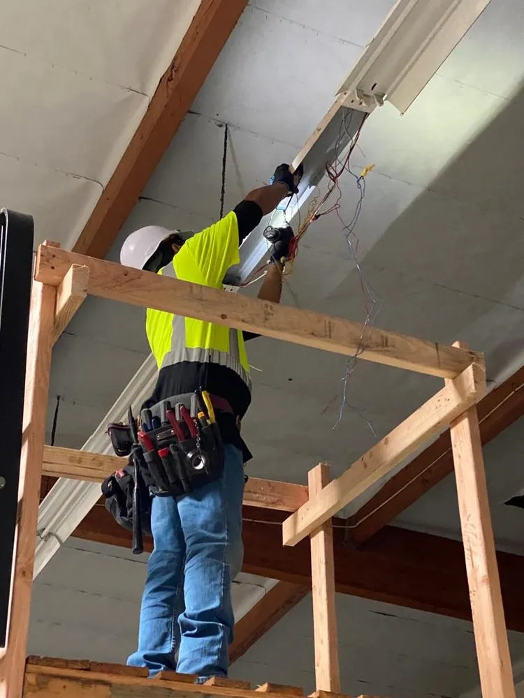 Expert circuit breaker repair experts serving ,  - GNH Company Electric