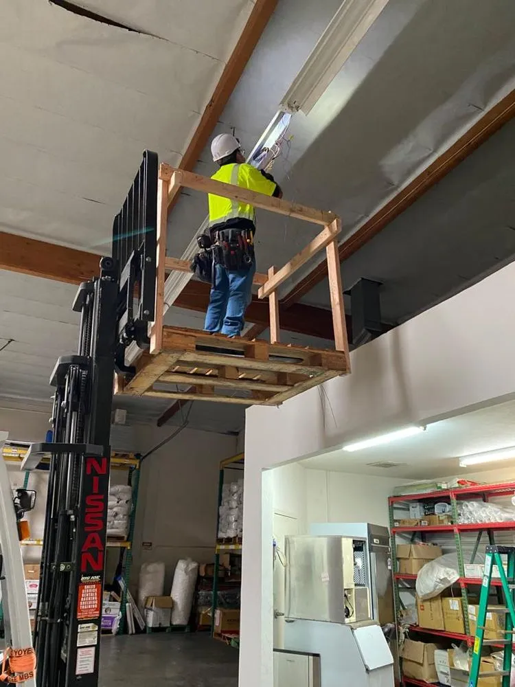 Licensed circuit breaker repair service in ,  - GNH Company Electric