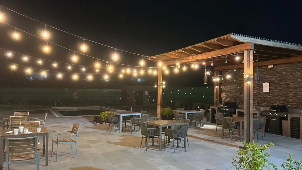 Slide of GNL Electric