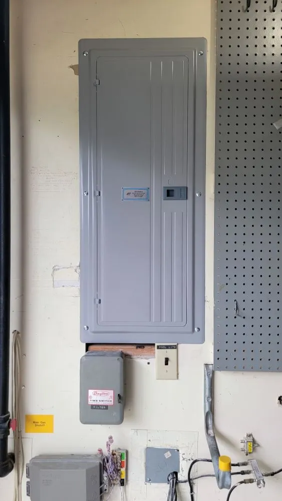 Trusted outlet and switch repair experts serving Walden, NY - GO Electric
