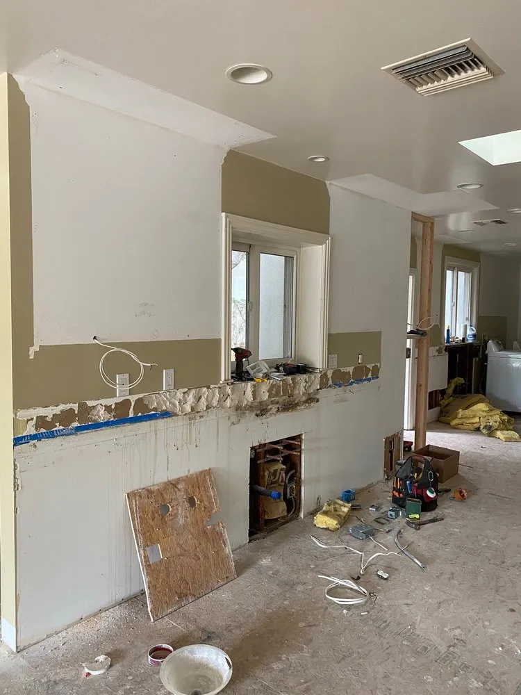 Emergency electrical repair in Encino, CA by Go Green Electric