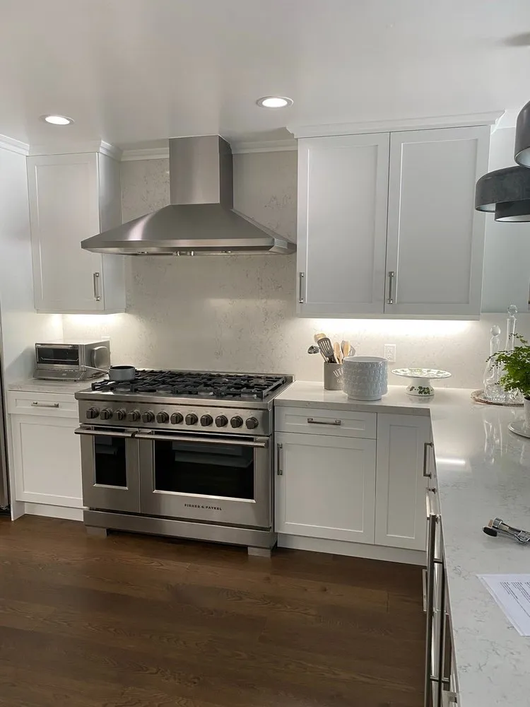 Affordable electrician providing emergency electrical service in Encino, CA - Go Green Electric