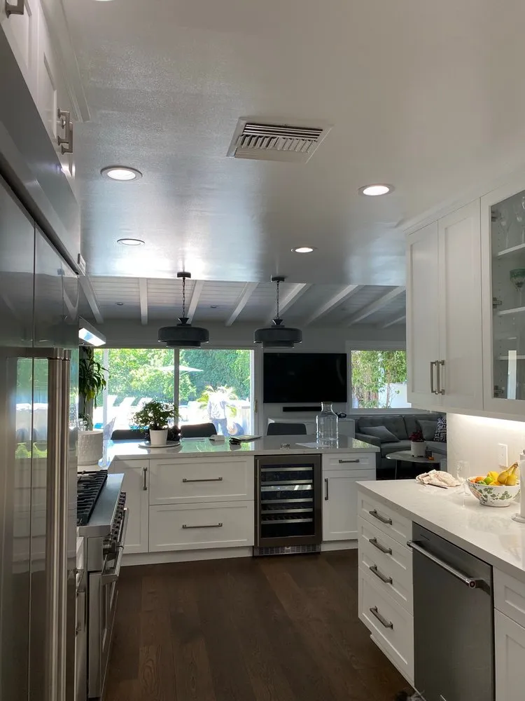 Emergency circuit breaker repair service in Encino, CA - Go Green Electric