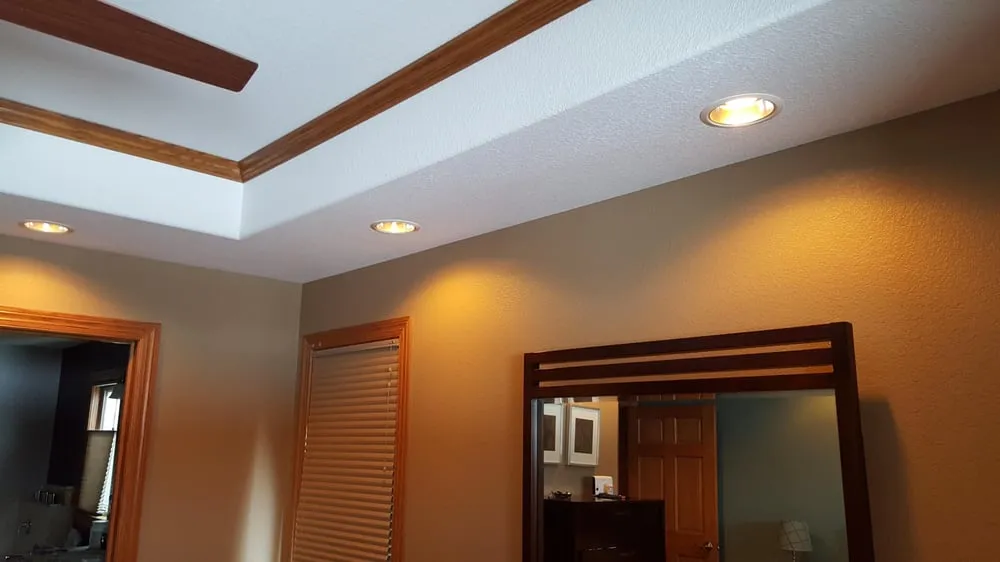 Certified electrician providing electrical repair in , 