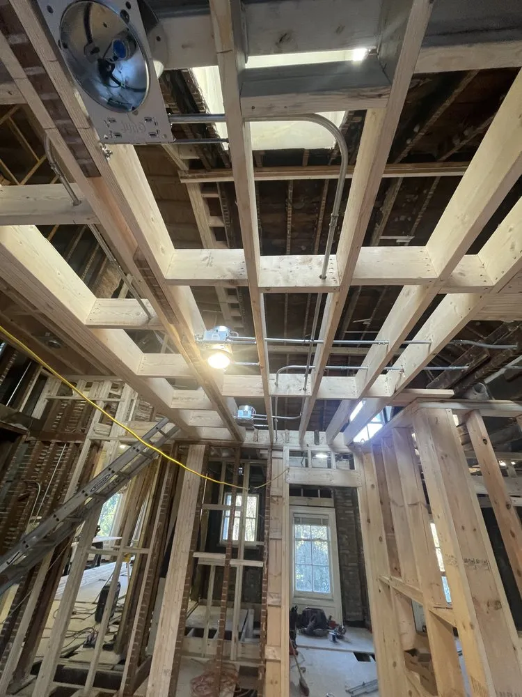 Certified electrician providing electrical repair in , 