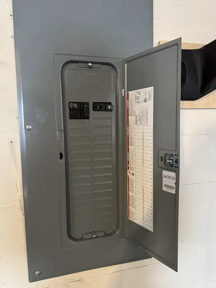 Licensed electrical service for homes in lighting installation,  by 