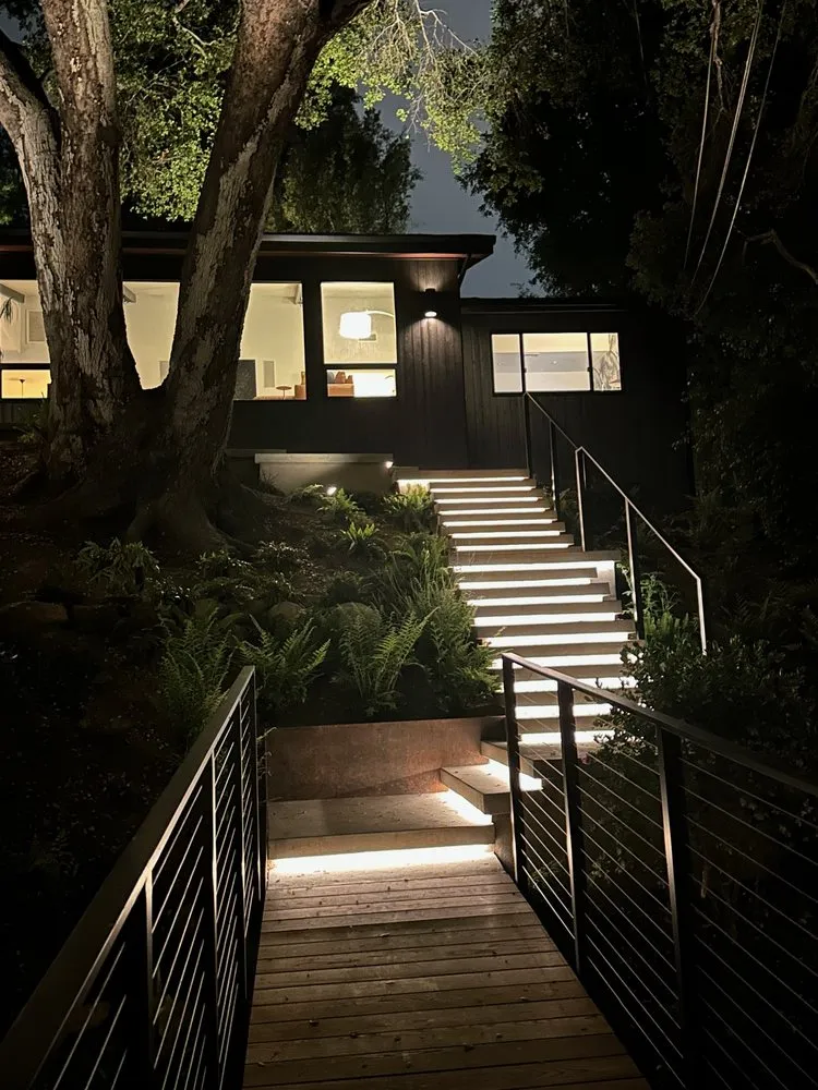 Slide of Golden Electrical Vanguard