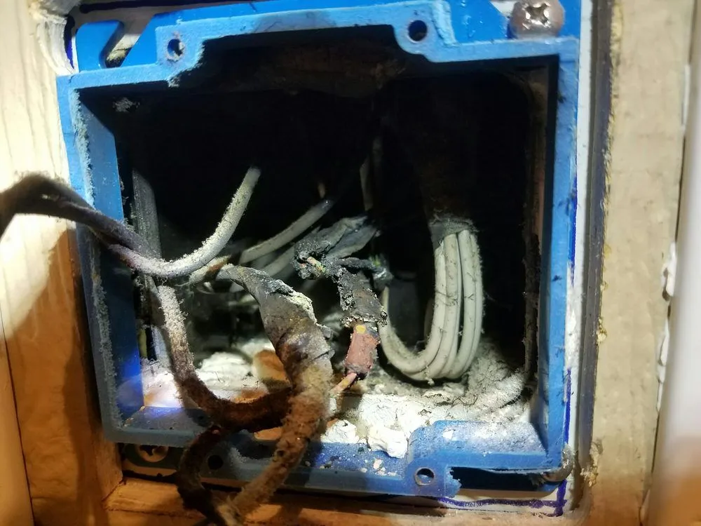 Expert outlet and switch repair service in ,  - Golden Gate Electric