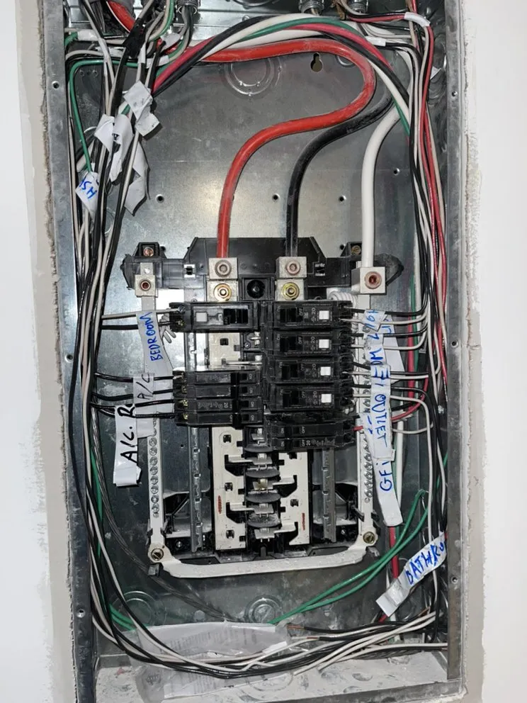 Slide of GoldenHandsElectrical