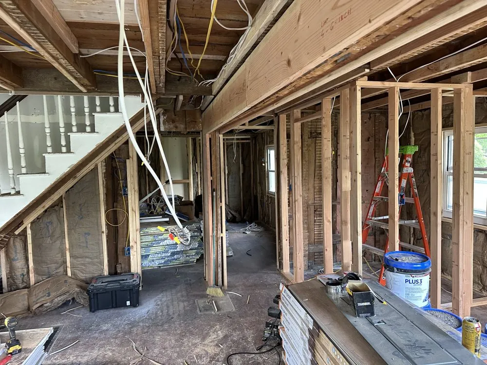 Slide of GoldenHandsElectrical