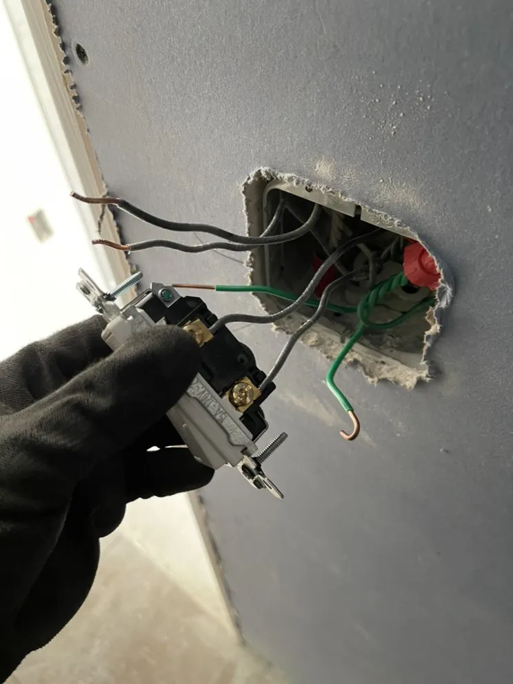 Slide of GoldenHandsElectrical