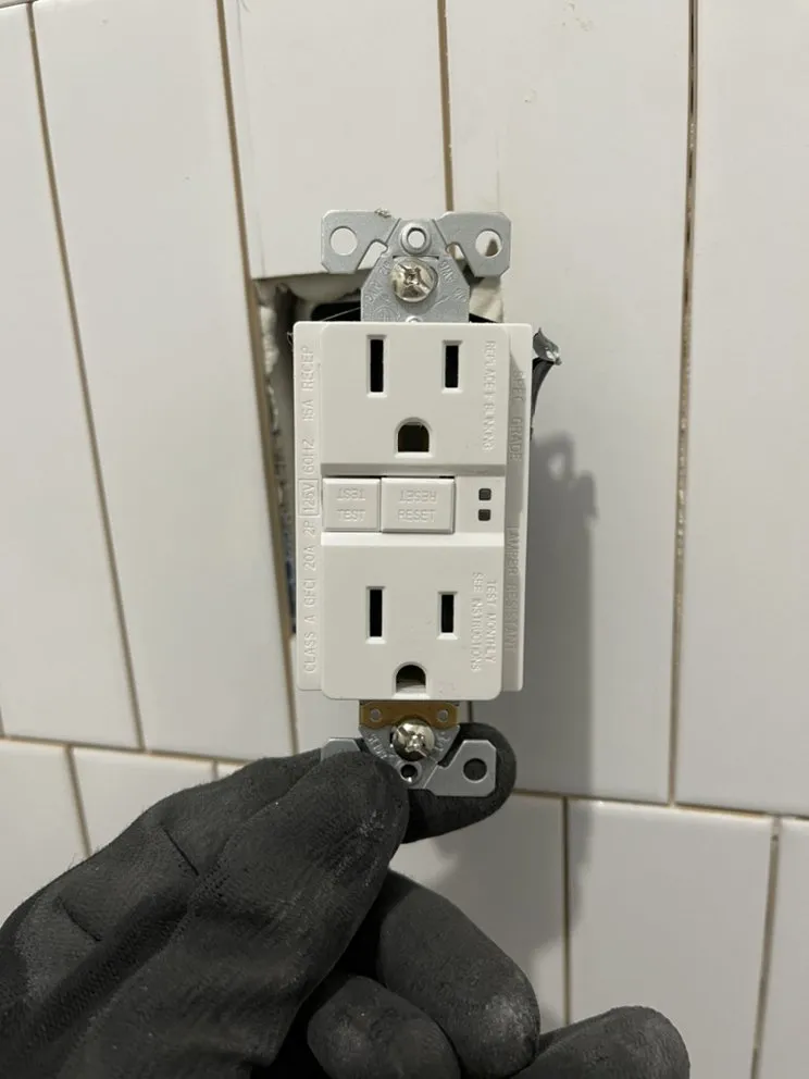 Slide of GoldenHandsElectrical