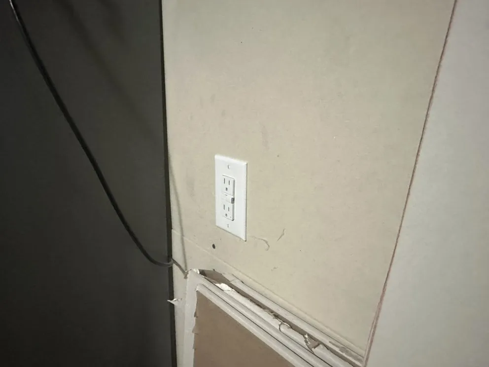 Slide of Goldie Electric