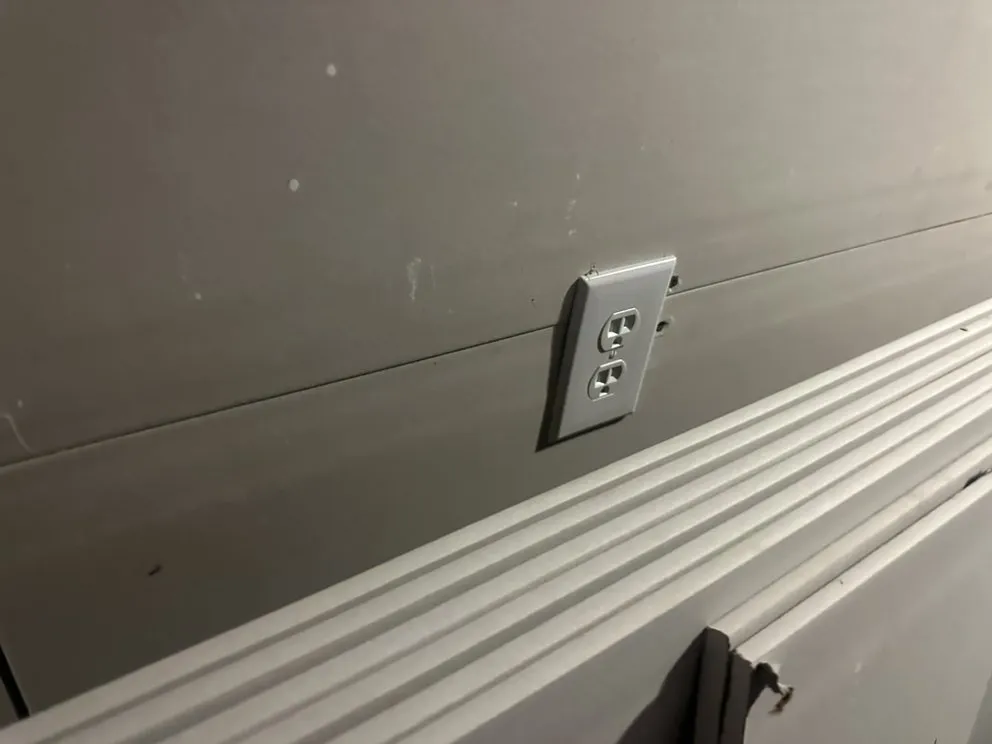 Slide of Goldie Electric