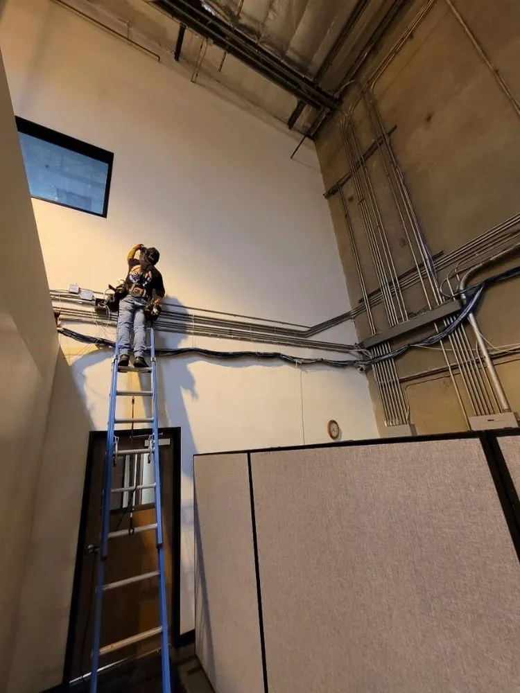 Affordable electrician providing lighting installation in Perris, CA - Goldstar Electric