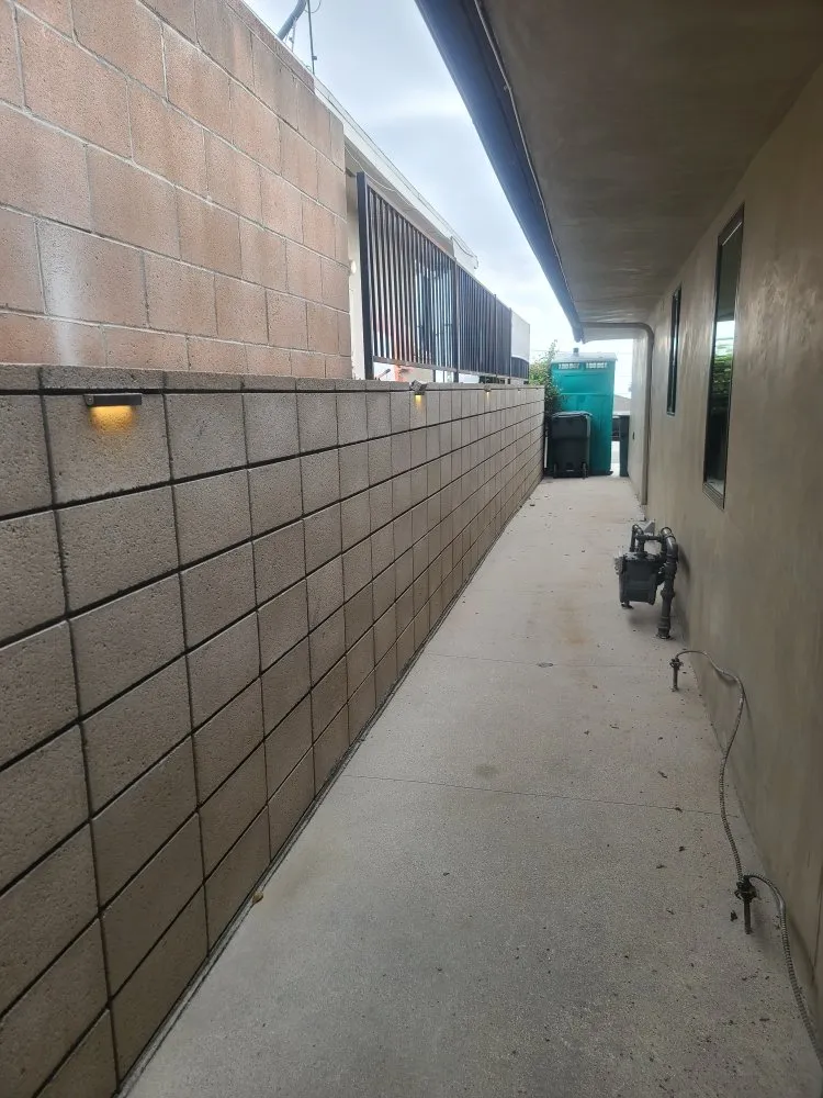 Slide of Gomez Electric Solutions