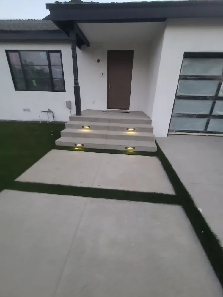 Slide of Gomez Electric Solutions