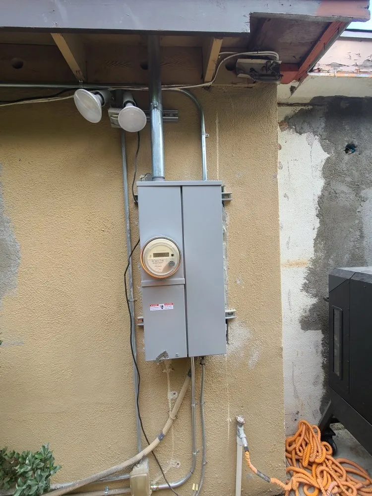 Slide of Gomez Electric Solutions