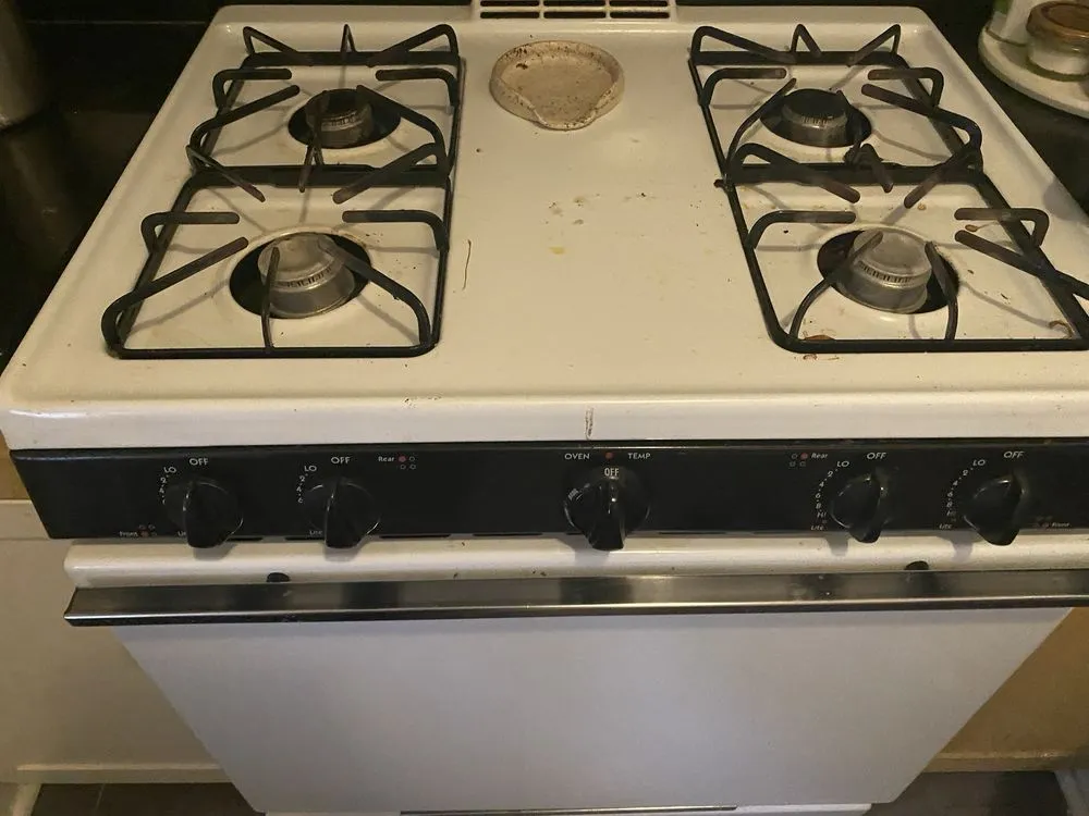 Emergency electrician providing outlet and switch repair in New York, NY - Gonzalez Appliance Sevices