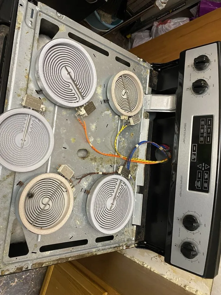 Expert electrician providing outlet and switch repair in New York, NY - Gonzalez Appliance Sevices