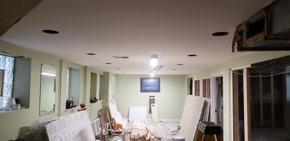 Reliable electrician providing emergency electrical service in , 