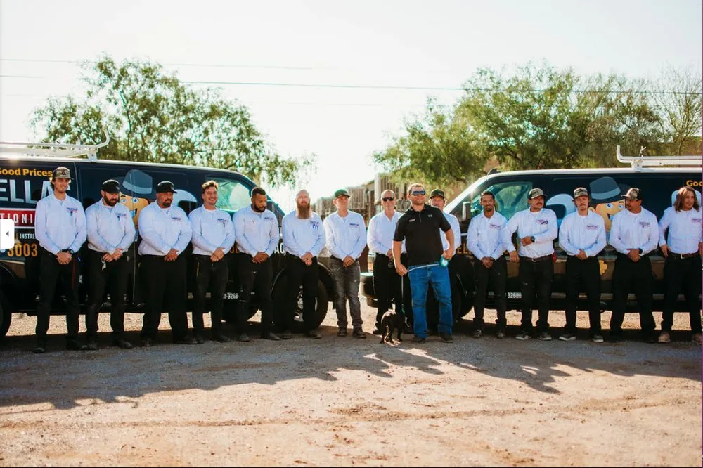 Emergency electrician providing circuit breaker repair in , 