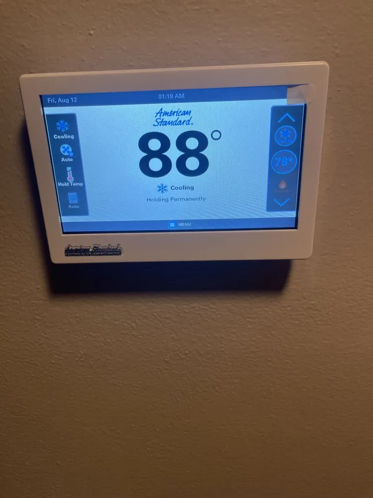 Expert electrician providing electrical repair in , 