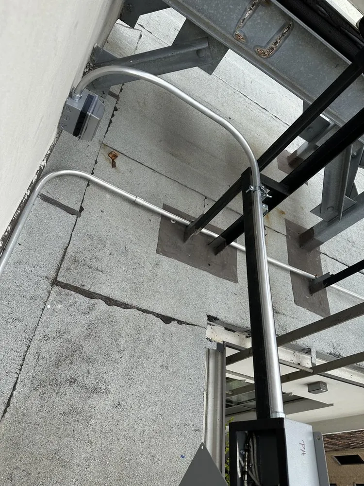 Licensed electrician providing outlet and switch repair in , 