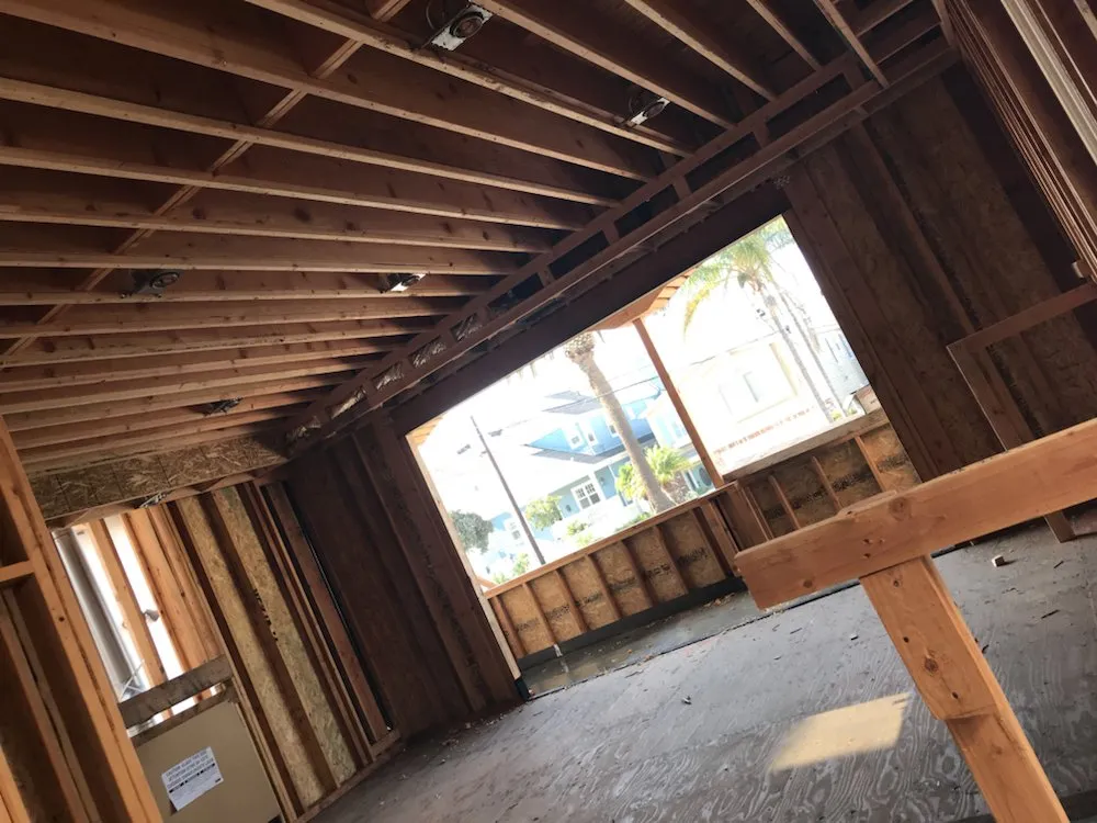 Emergency electrician providing lighting installation in ,