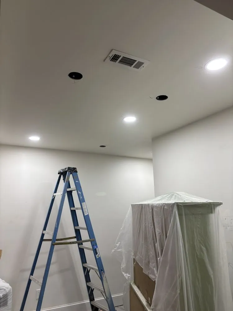 Expert electrician providing circuit breaker repair in Lawrenceville, GA - GR