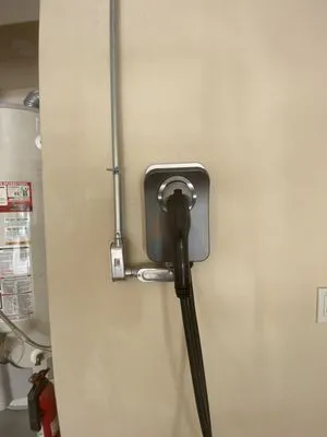 Granado's Electrical Service Logo