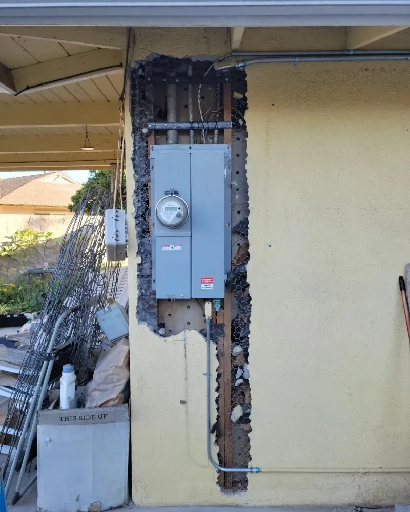 Certified electrician providing lighting installation in , 