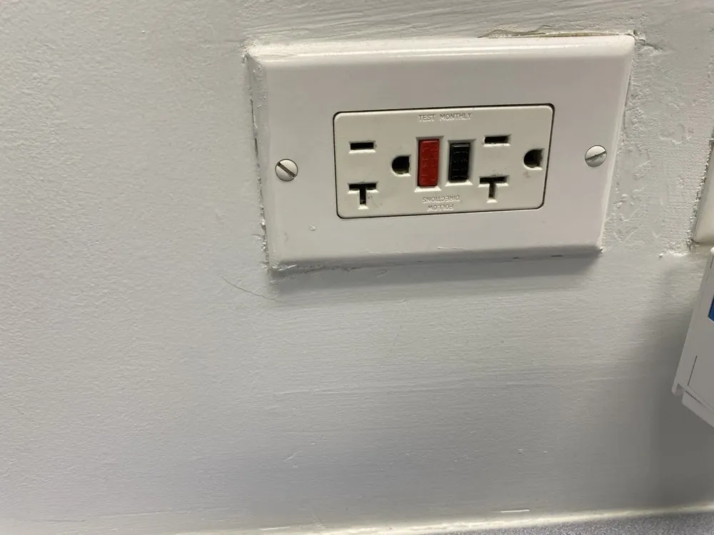 Emergency outlet and switch repair experts serving Streamwood, IL - Grant Electrical and professional services