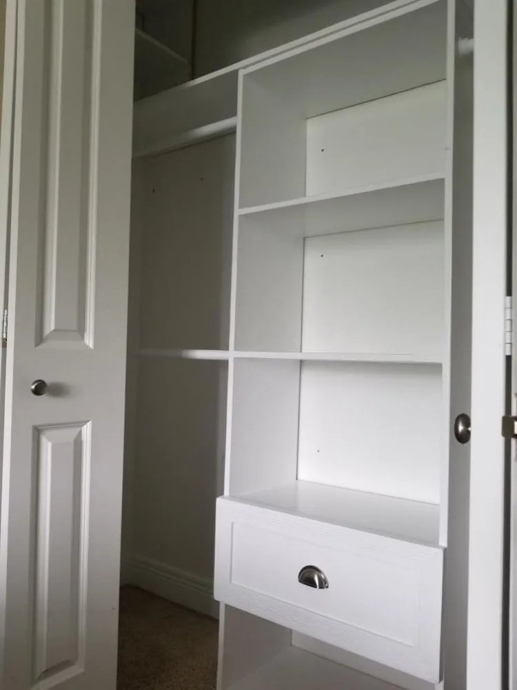 Certified electrician providing circuit breaker repair in ,