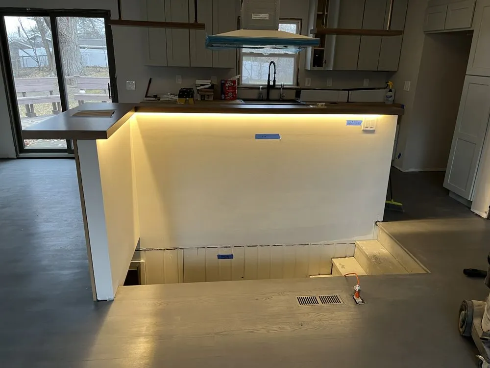 Slide of Gray Duck Electric