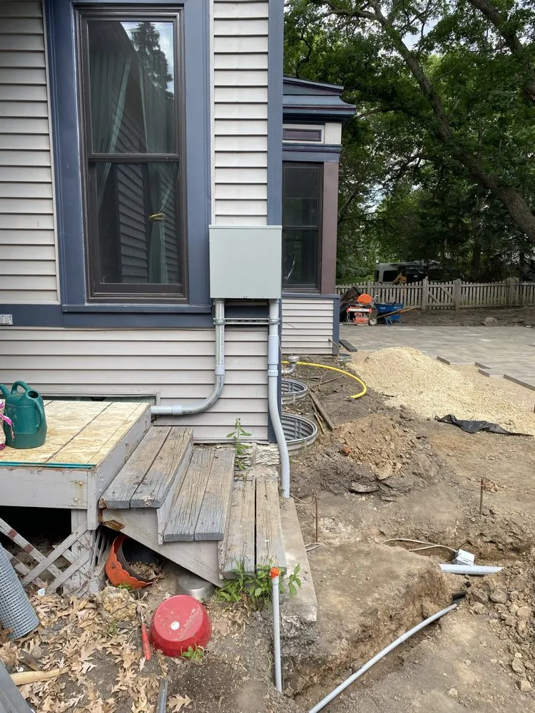 Slide of Gray Duck Electric