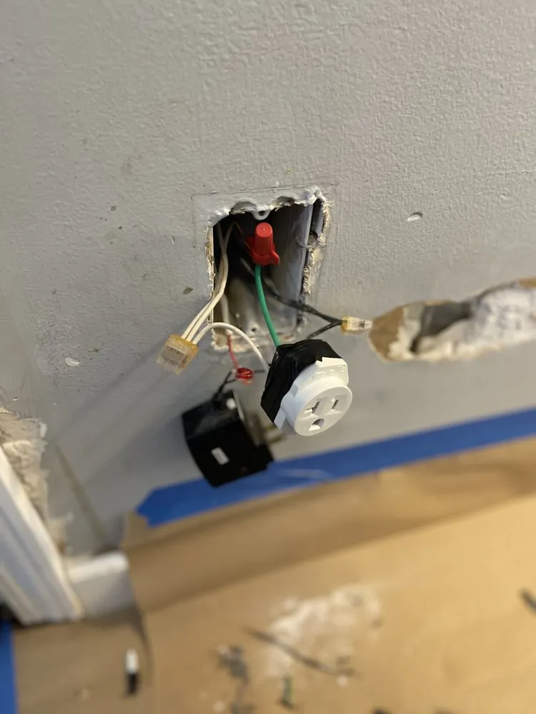 Certified electrician providing electrical repair in Smiths Creek, MI - Great Whites Electrical and Painting Services